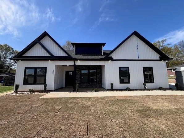 451 Park St, Inman, SC 29349