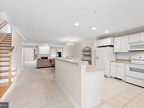 5th image of 9701-9701 Village Ln #5