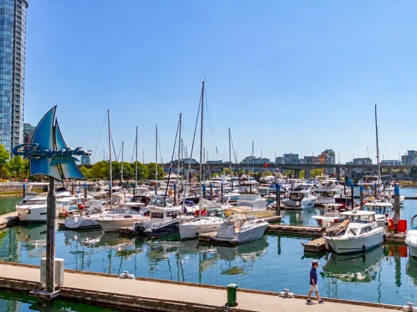 1228 Marinaside Cres #302, Vancouver, BC V6Z 2W4