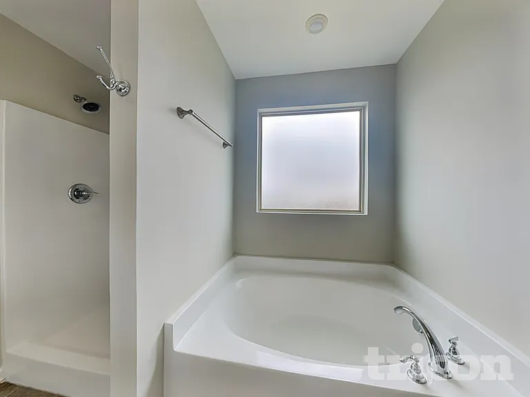 1031 Solomon Ln — Photo 10