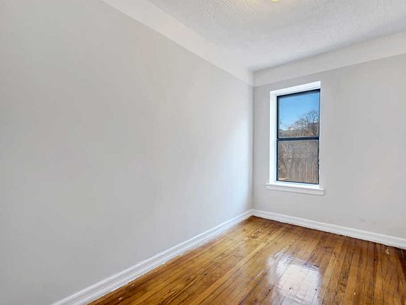 5th image of 2333 Loring Pl N APT 41