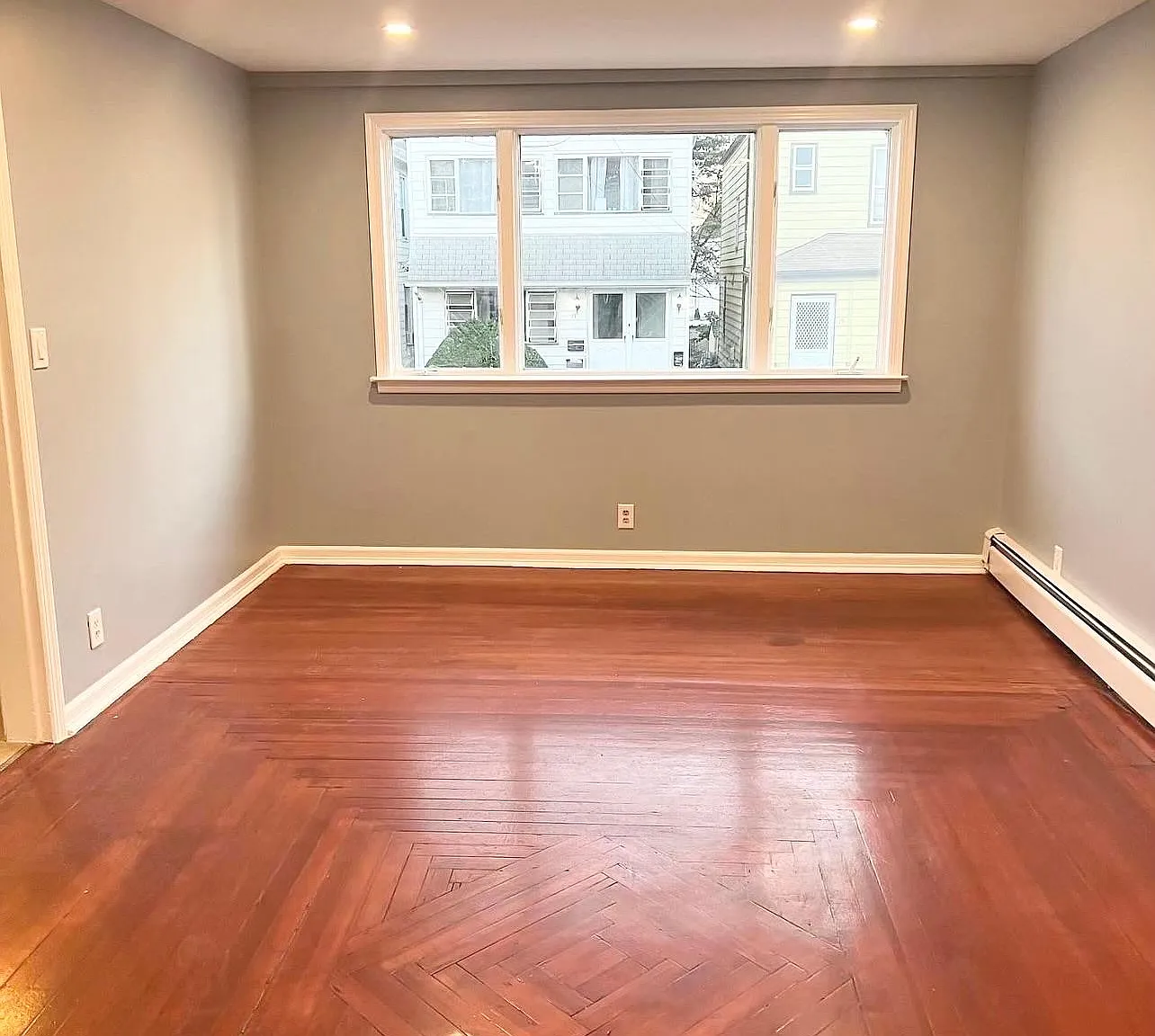 3 bed, $2,400 — Photo 1