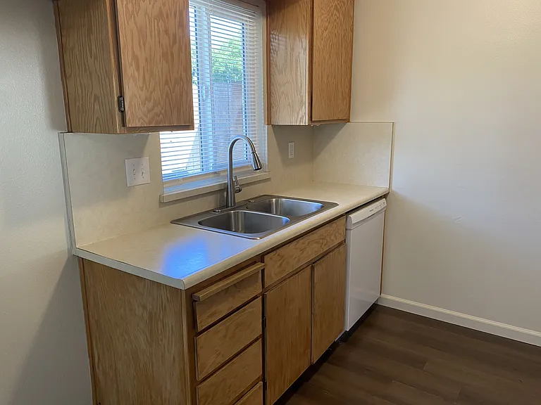 1713 E Rumble Rd — Photo 6