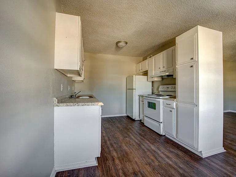The Dogwood: 1 & 2 Bedroom Apartments — Photo 5