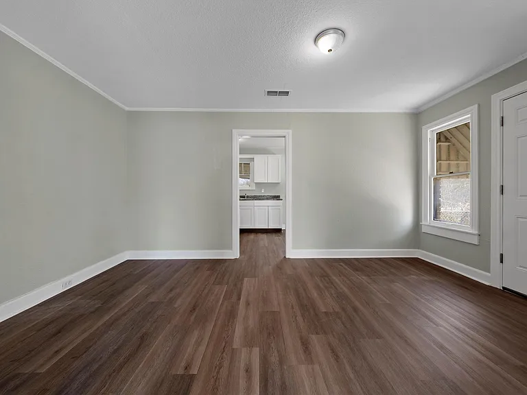 1511 Maple Ave — Photo 5