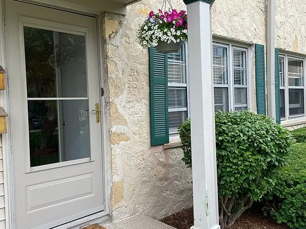 4912 N Shoreland Ave #4912, Whitefish Bay, WI 53217