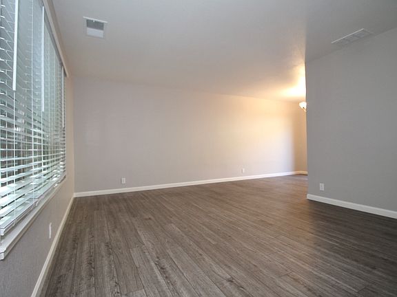 4th image of 215 Loma Verde Dr