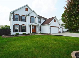 97 Hunters Ridge Rd, Orchard Park, NY 14127