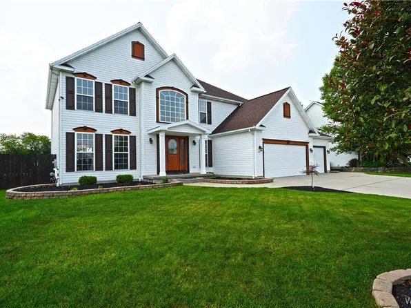 97 Hunters Ridge Rd, Orchard Park, NY 14127