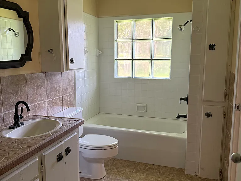1104 S Maple St — Photo 7