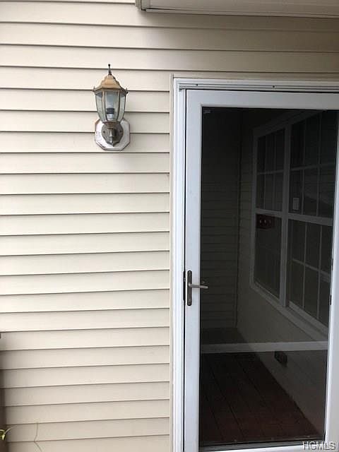1st image of 122 Highwood Dr