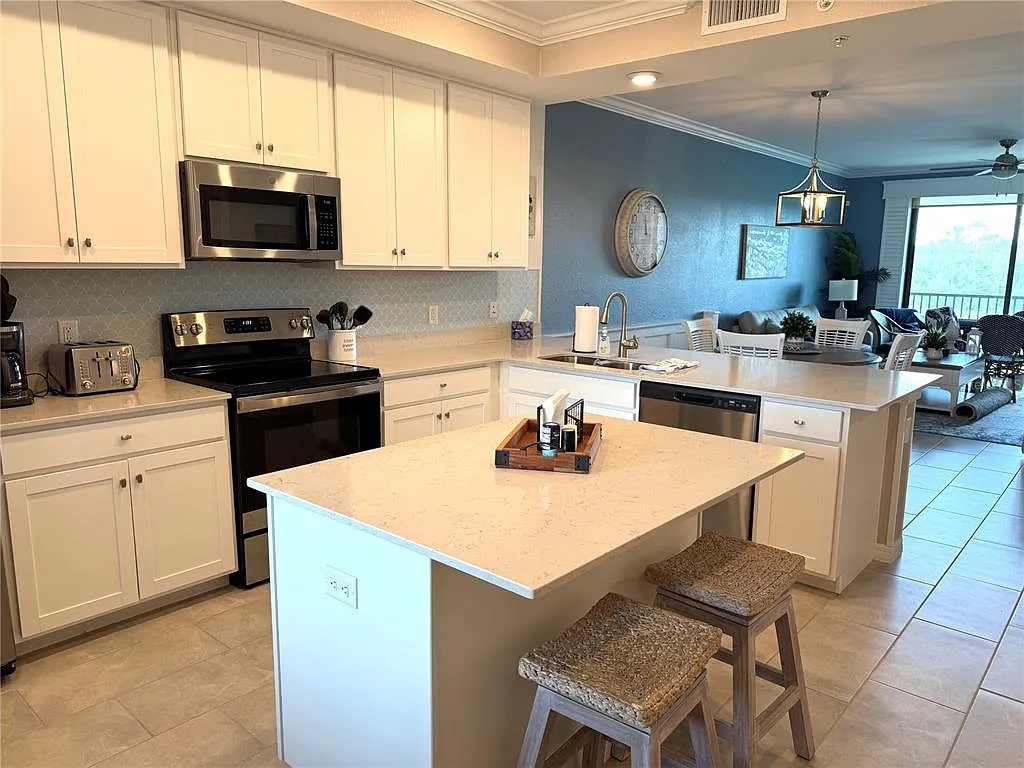 2 bed, 2.0 bath, 1121 sqft, $6,000 — Photo 3