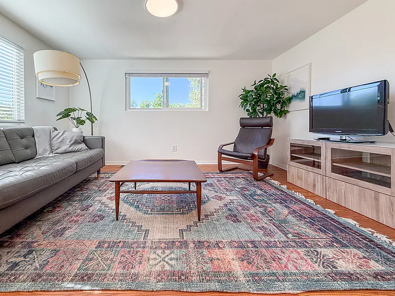 6255 1/2 Saylin Ln — Photo 3