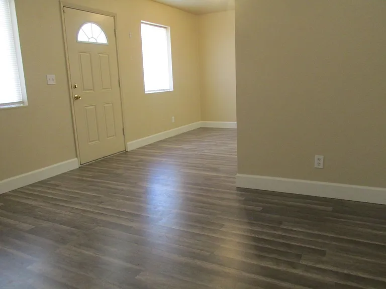 55 Emerald Ct — Photo 5