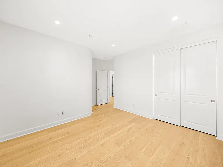 68 Henson — Photo 21