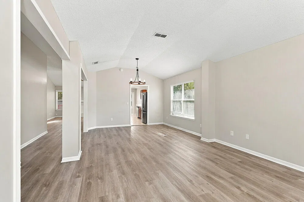 4 bed, 2.0 bath, 1820 sqft, $2,215 — Photo 4