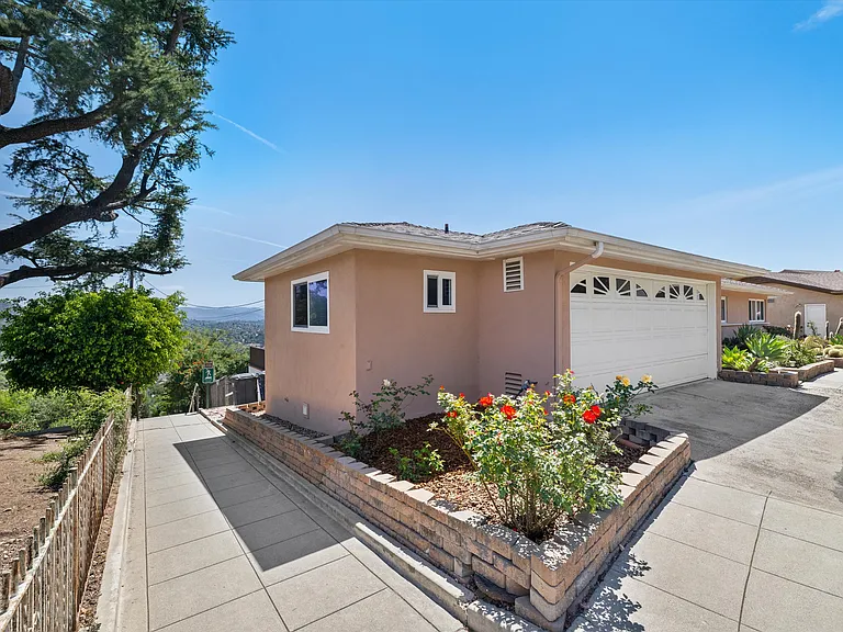 4258 Summit Dr — Photo 7