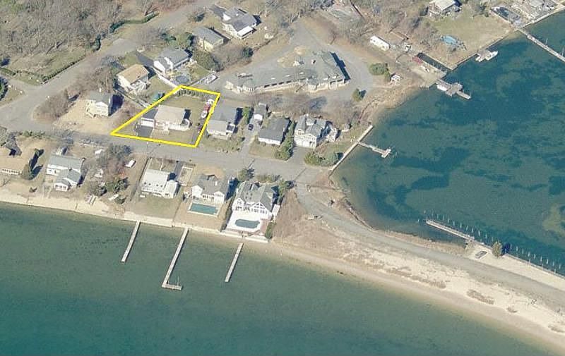 1st image of 9 Seaview Ln