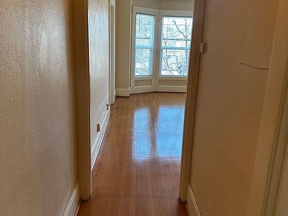 Hallway to Livingroom