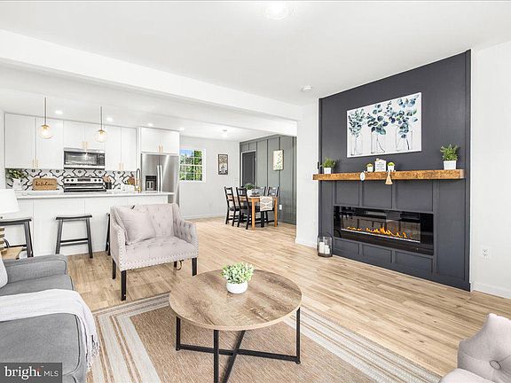 5th image of 412 7th Ave NE