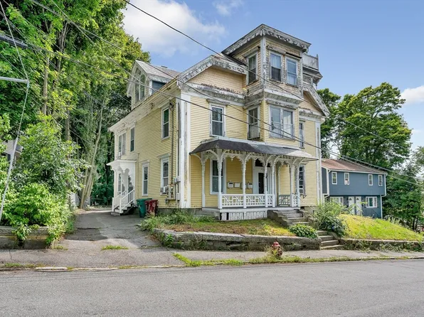 23 11th St APT 2, Lowell, MA 01850