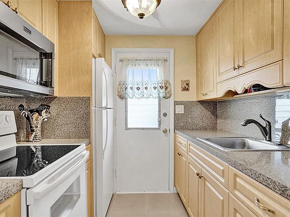 2nd image of 17090 NE 14th Ave APT 206