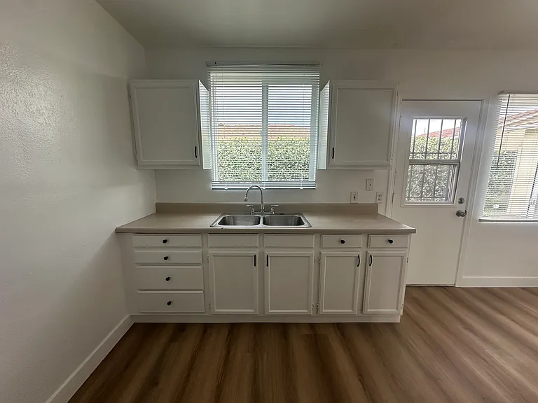 4930 N Vincent Ave — Photo 14
