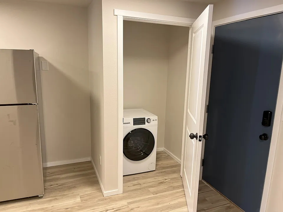Unit 9
Washer closet