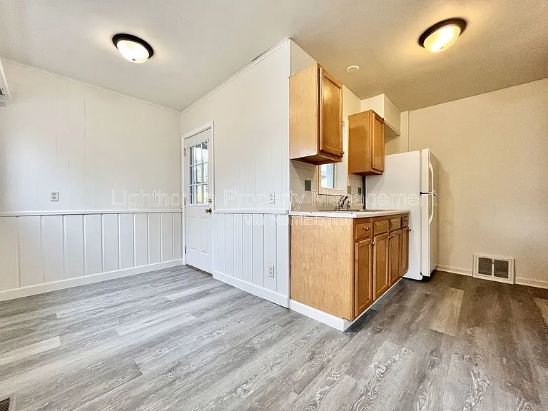 1656 Fremont Ave NW — Photo 6