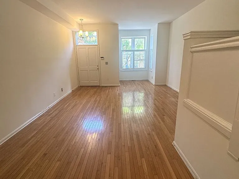 932 Westminster St NW — Photo 3