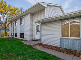 1900 Sheila St, Woodstock, IL 60098