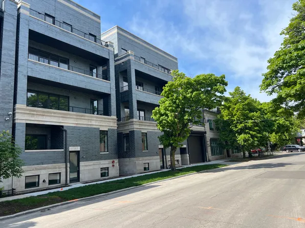 1767 W Rosehill Dr #102, Chicago, IL 60660