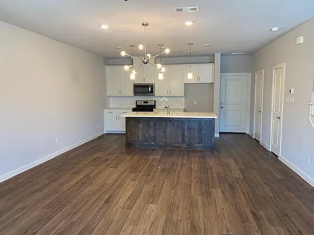 829 Emerling Dr — Photo 2