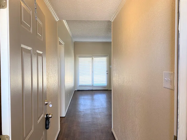 6845 Iola Ave — Photo 2