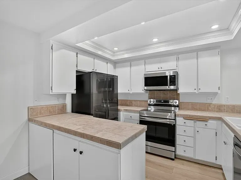 5937 Armaga Spring Rd #N — Photo 15