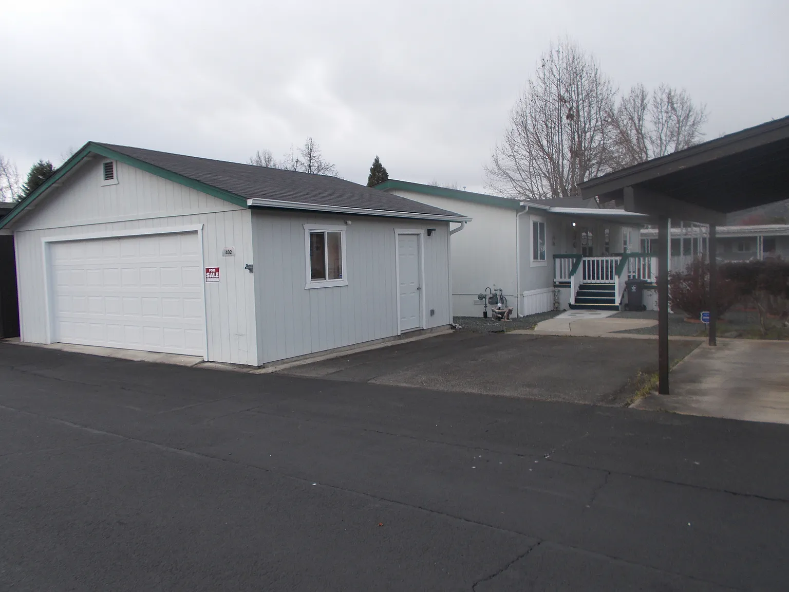402 Currie Ln photo 1