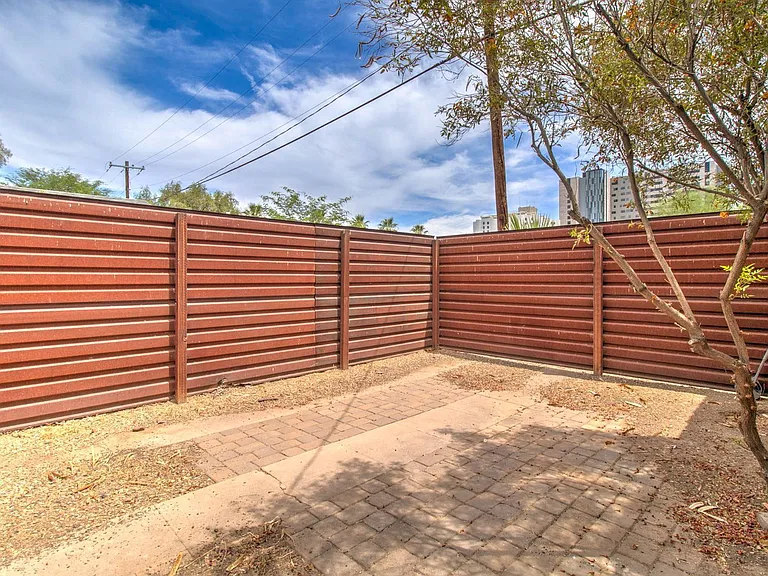 1010 E Coronado Rd — Photo 22