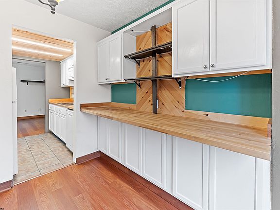 4th image of 135 Lough St APT D