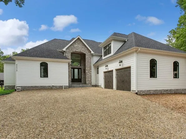 45318 Fairway Dr, New Buffalo, MI 49117