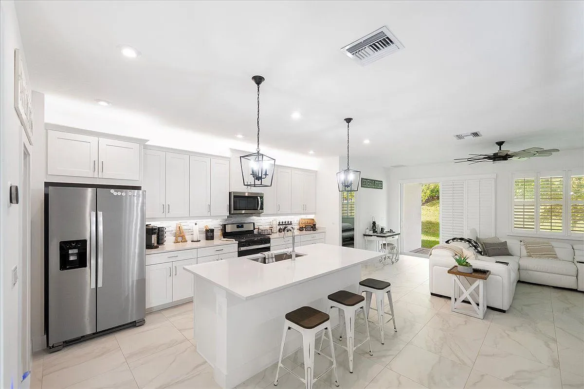 2 bed, 2.5 bath, 1878 sqft, $3,000 — Photo 2