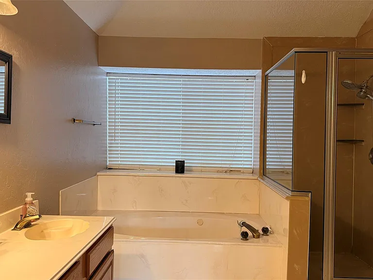 10310 Hedge Way Dr — Photo 17