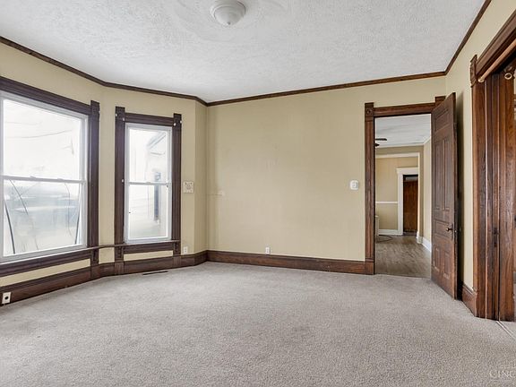 3rd image of 518 N Washington St
