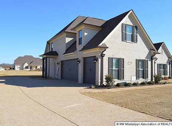 2nd image of 1098 Aquila Cir N