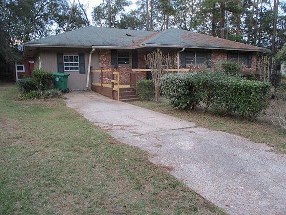 3rd image of 438 University Dr