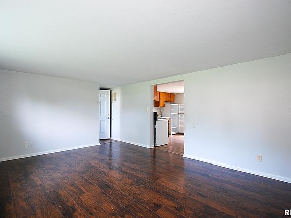 5th image of 2330 N Flora Ave