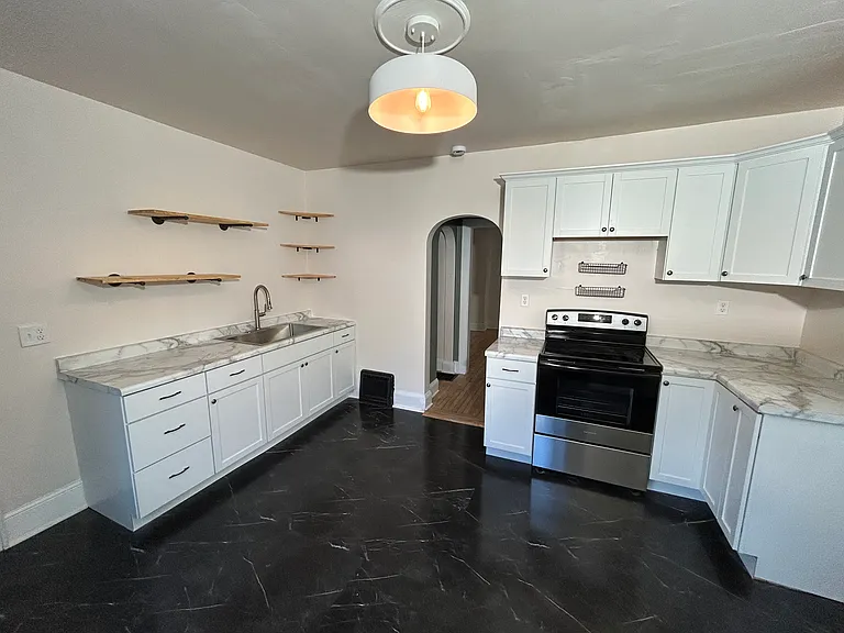 2447 N Bremen St — Photo 5