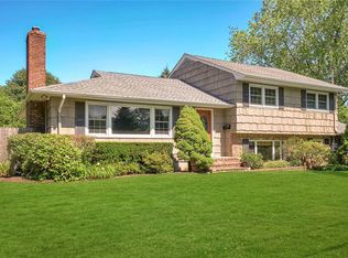 2 Arrowhead Pl, Huntington, NY 11743