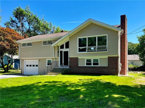 5 Baldwin Dr, Johnston, RI 02919