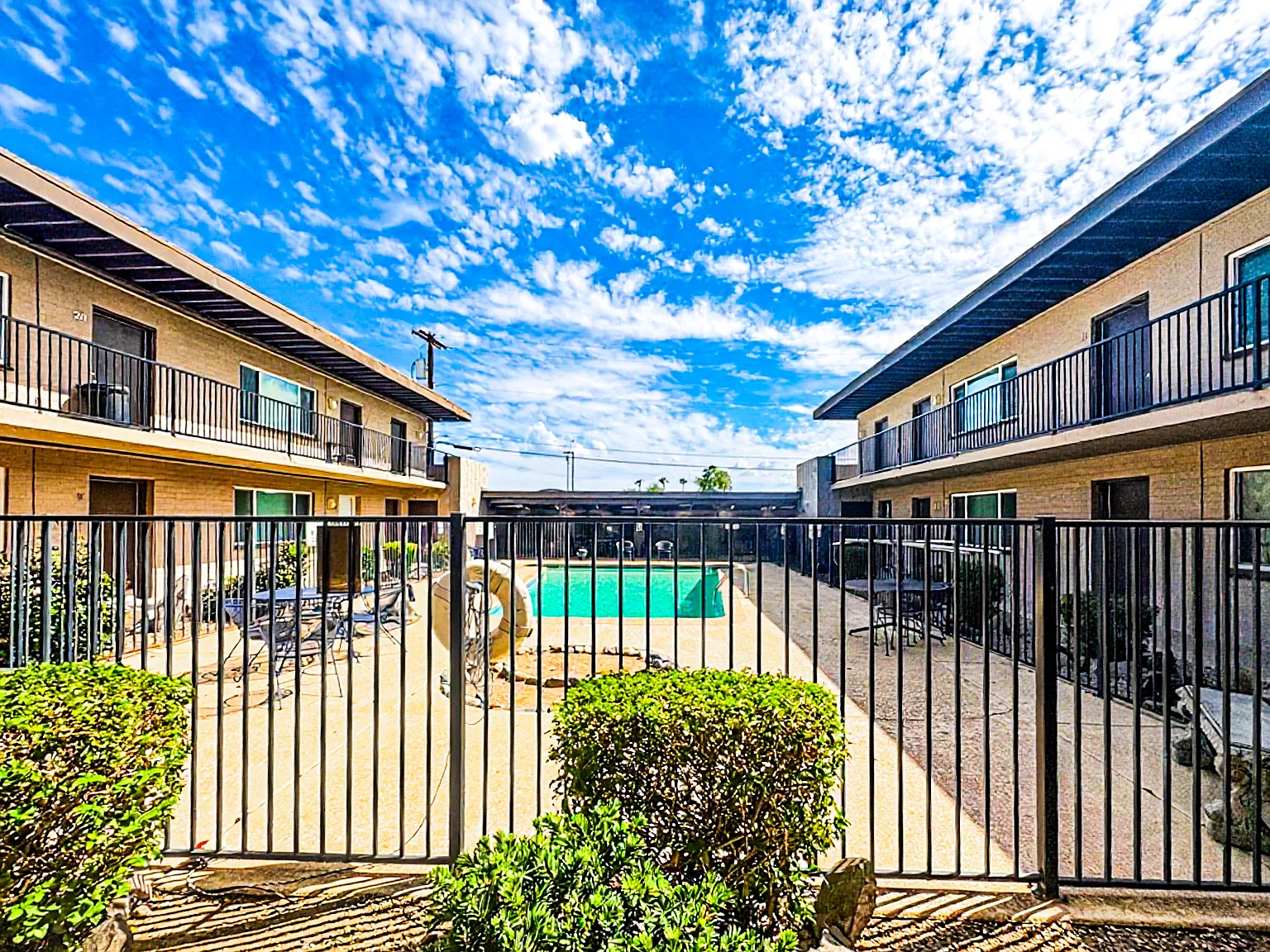 2 bed, 800 sqft, $1,350 — Photo 1