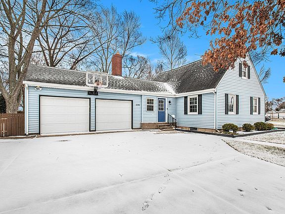 3rd image of 306 N Coquillard Dr